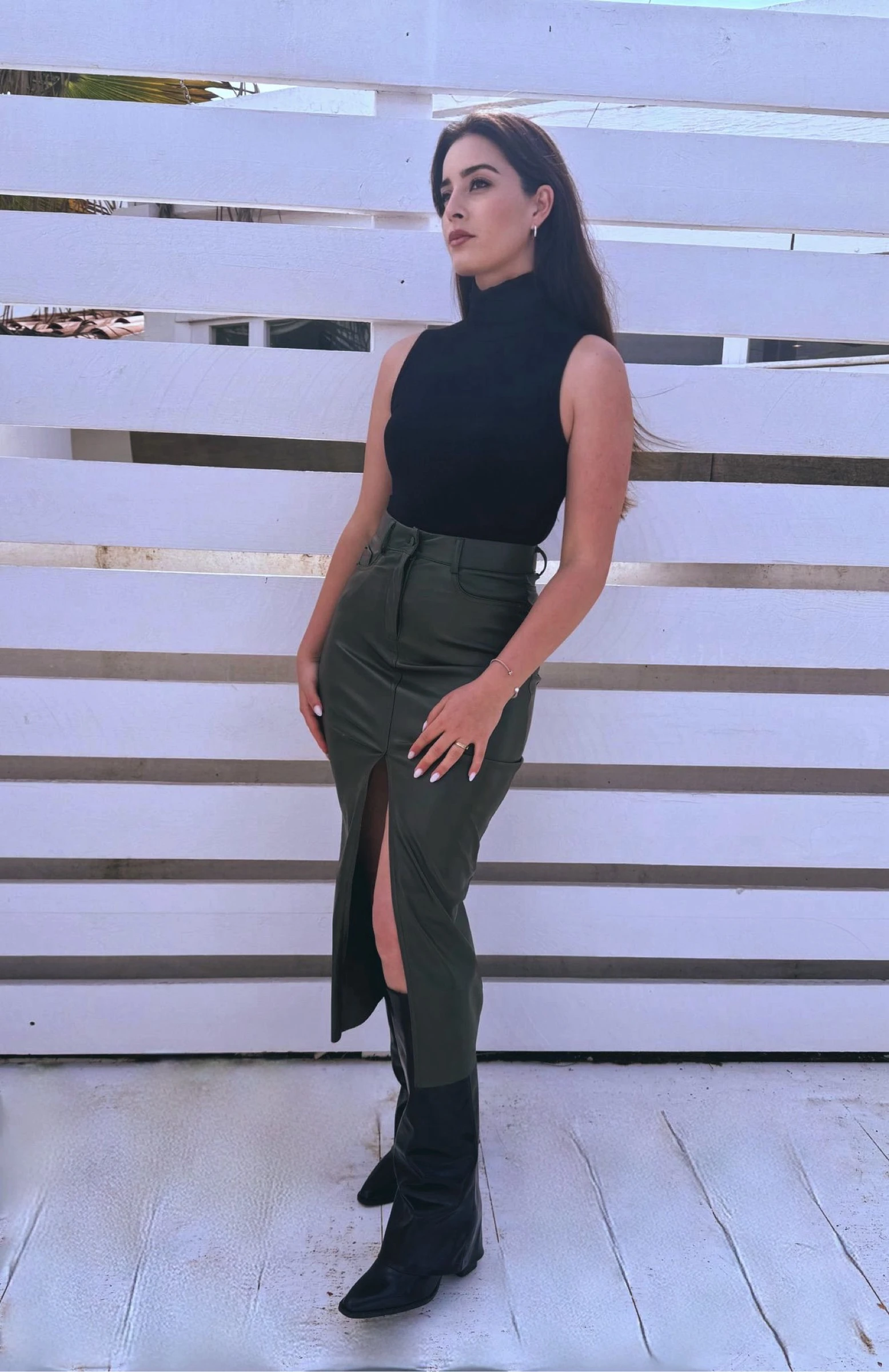 Faux leather skirt in khaki color – photo 9